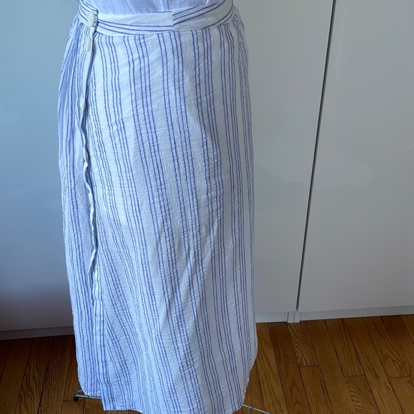 AVEC LES FILLES Striped Pleated Midi Skirt in White/Blue Size-10 - Picture 6 of 9